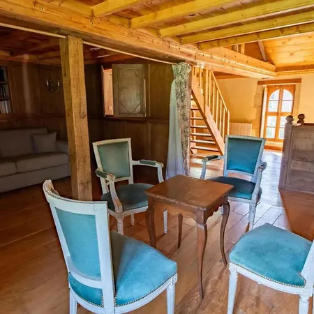 Casa de Férias In A Damigny Manor In Normandy