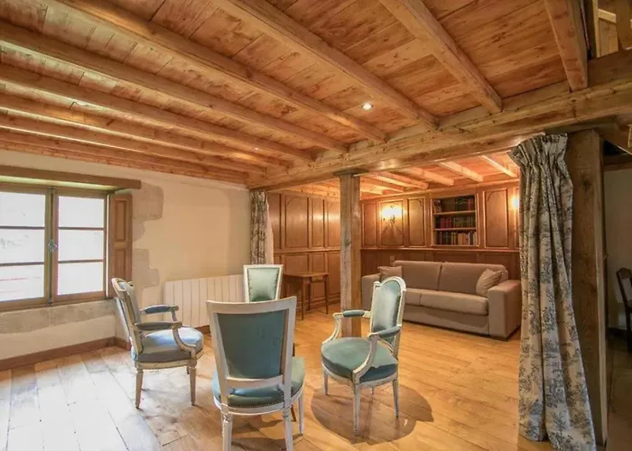 In A Damigny Manor In Normandy בית נופש